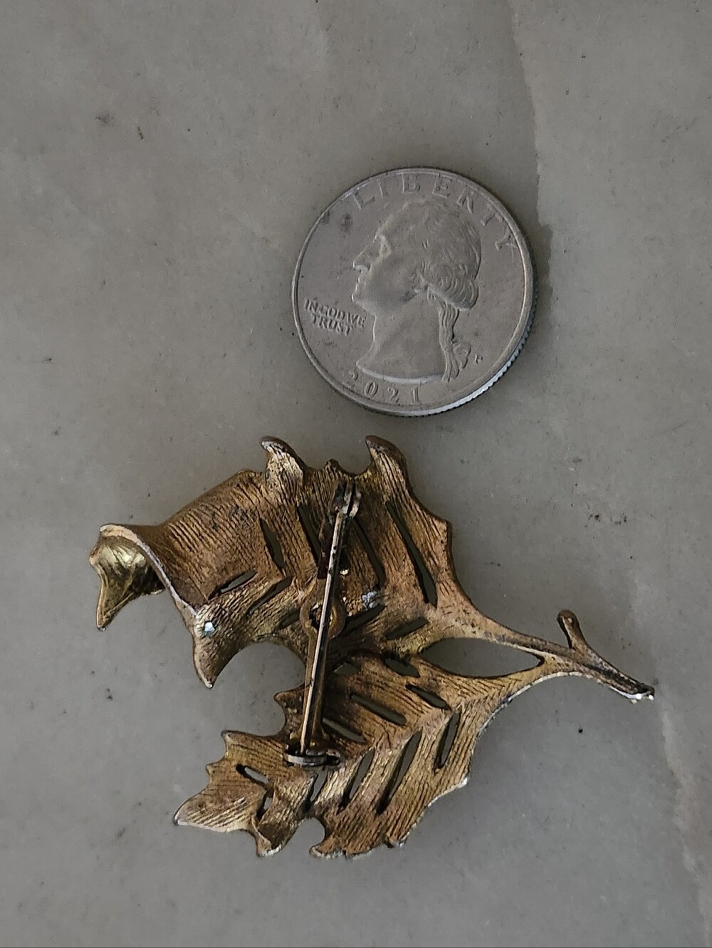 Vtg Textured Gold Tone Double Leaf Brooch - Picture 6 of 6